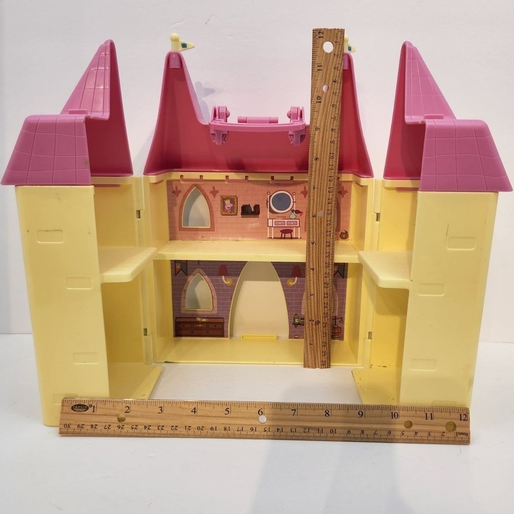 Peppa Pig's Princess Castle Deluxe Playset - with some‎ figures - incomplete - Picture 4 of 8